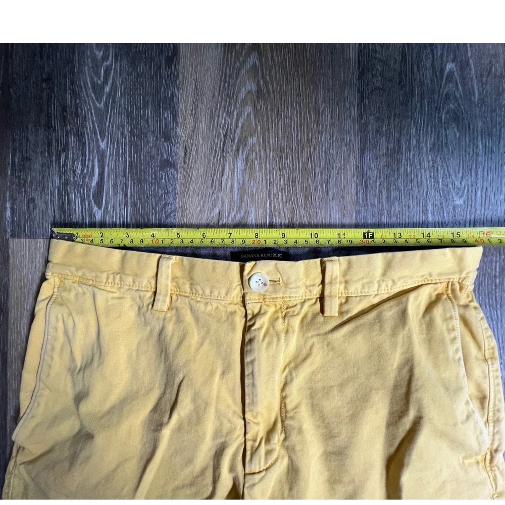 Banana Republic Chino Shorts Mens 31 Yellow Classic Casual Cotton 2221